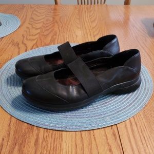 Clark's ladies black shoes size 8.5